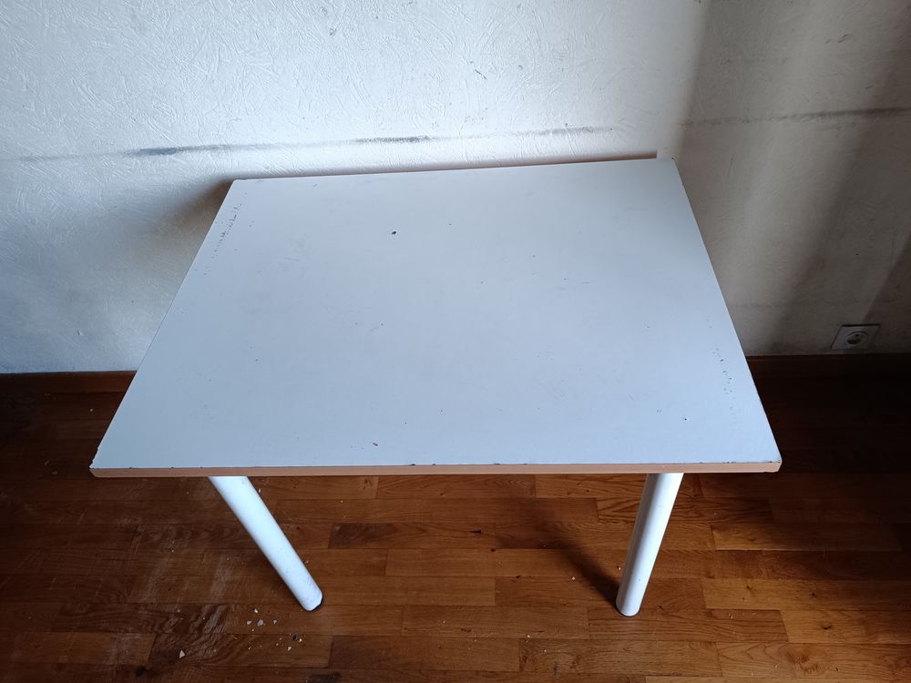 Table simple blanche
Meubles