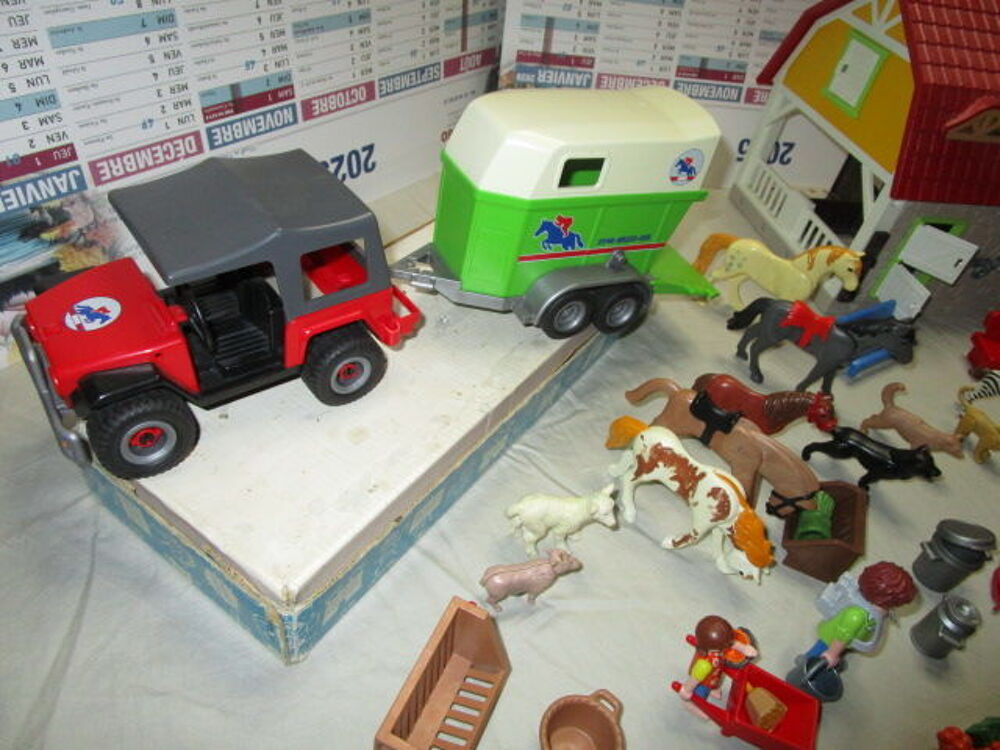 LOT FERME PLAYMOBIL +ACCESSOIRES JEEP+ REMORQUE Jeux / jouets