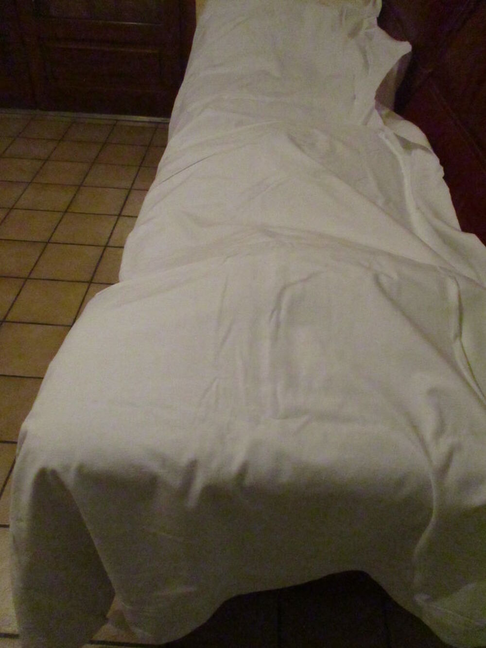 Drap fin coton blanc 2 m 70 x 2 m 20 avec bourdon sur haut Décoration