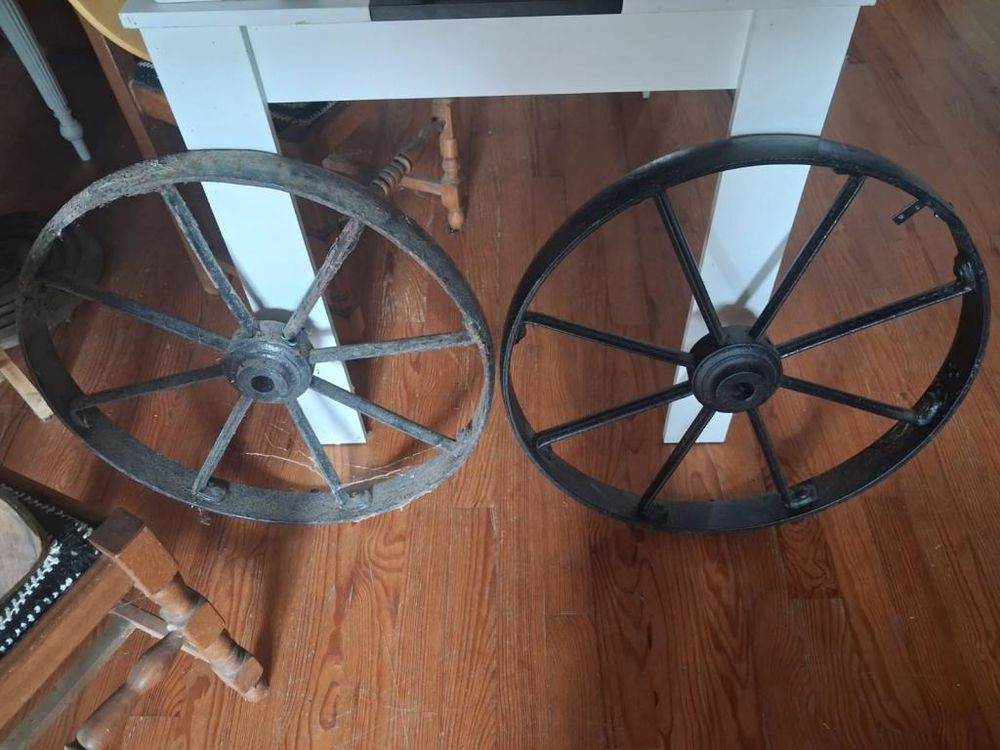 ROUES DE CHARETTES Décoration