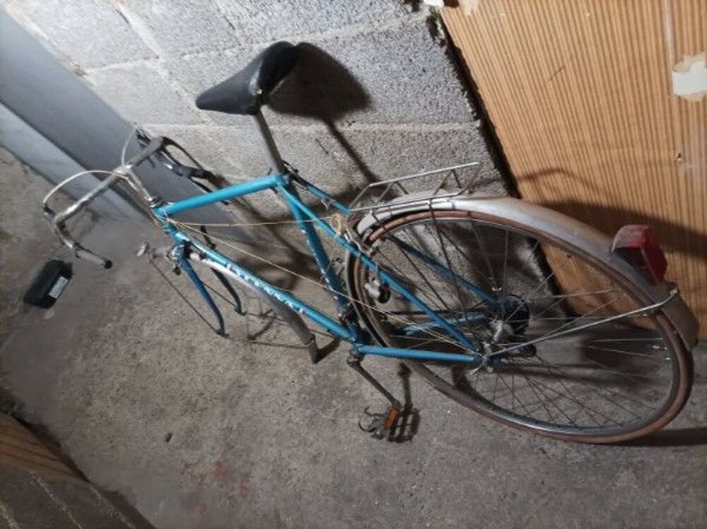 Rare Un v&eacute;lo de course YCENNA cadre acier bleu 57 cm. Tr&egrave;s b Vélos
