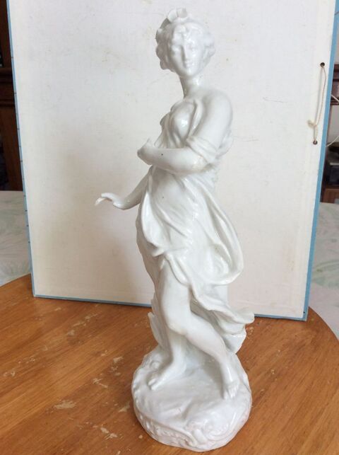 Statuette c�ramique blanche vernie nymphe de la source 25 Gif-sur-Yvette (91)