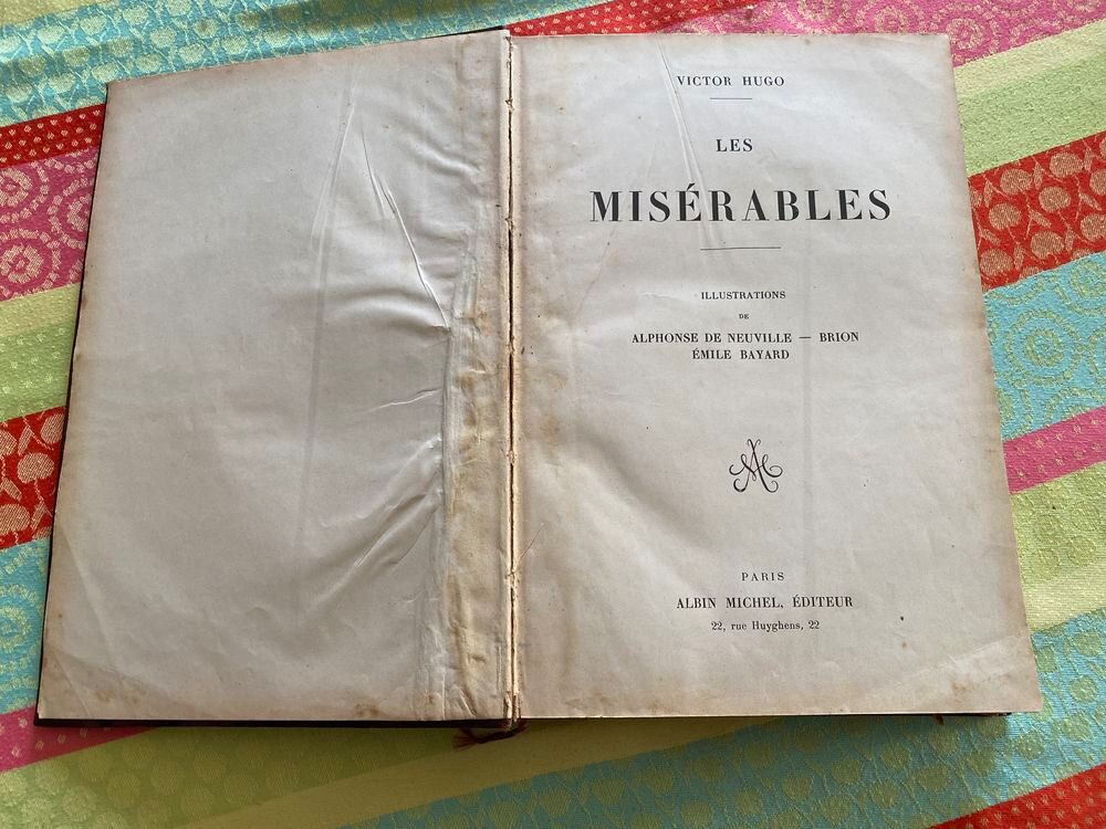 Les mis&eacute;rables de Victor Hugo - Livre ancien Livres et BD