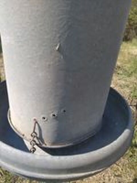   Mangeoires pour volaille ou petit gibier 