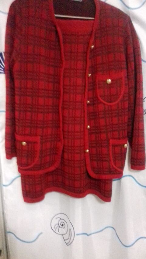 Ensemble veste et jupe. en laine WOOLMARK - made in france. 100 Urrugne (64)