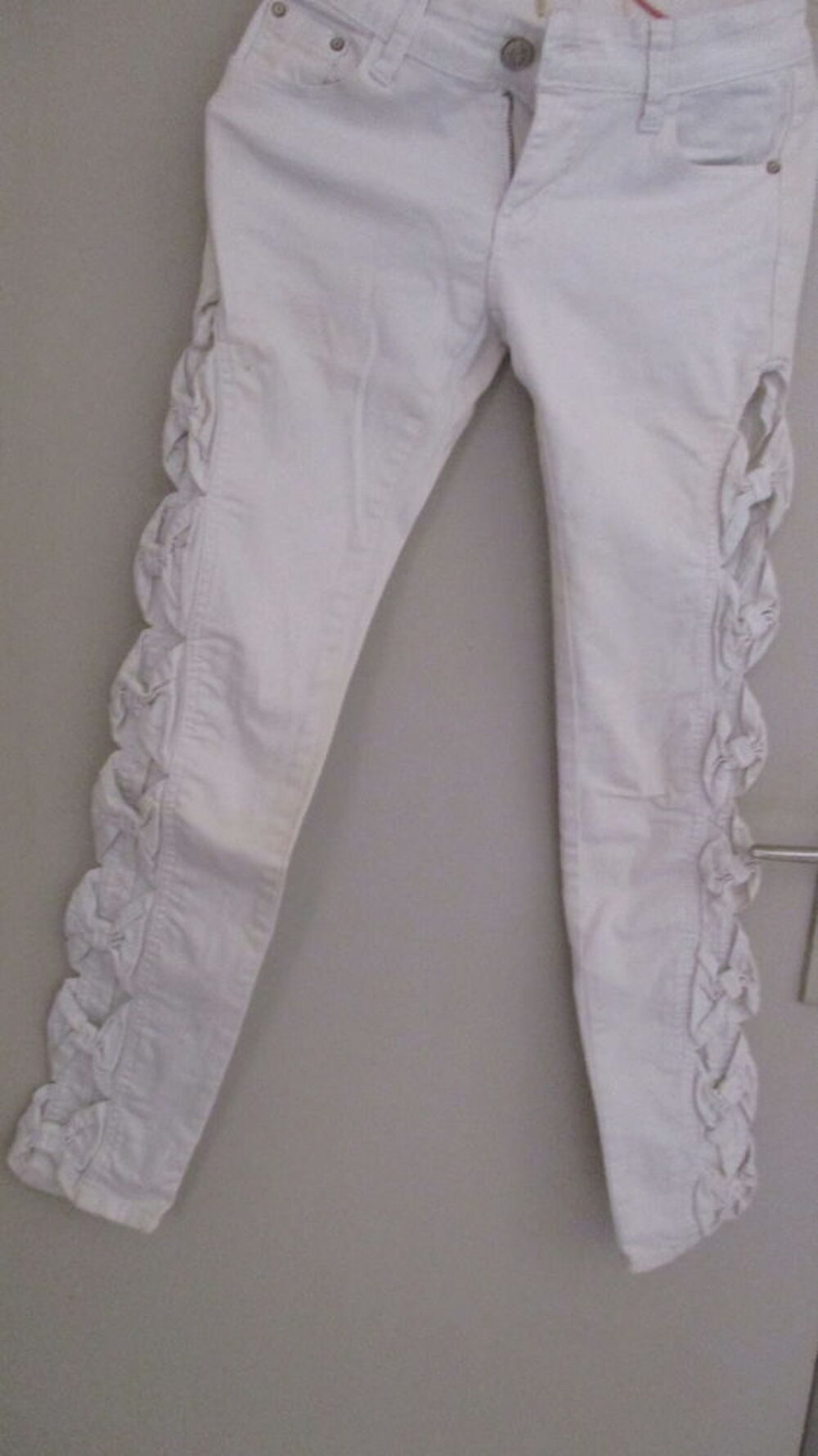 Pantalons en jean. Vêtements