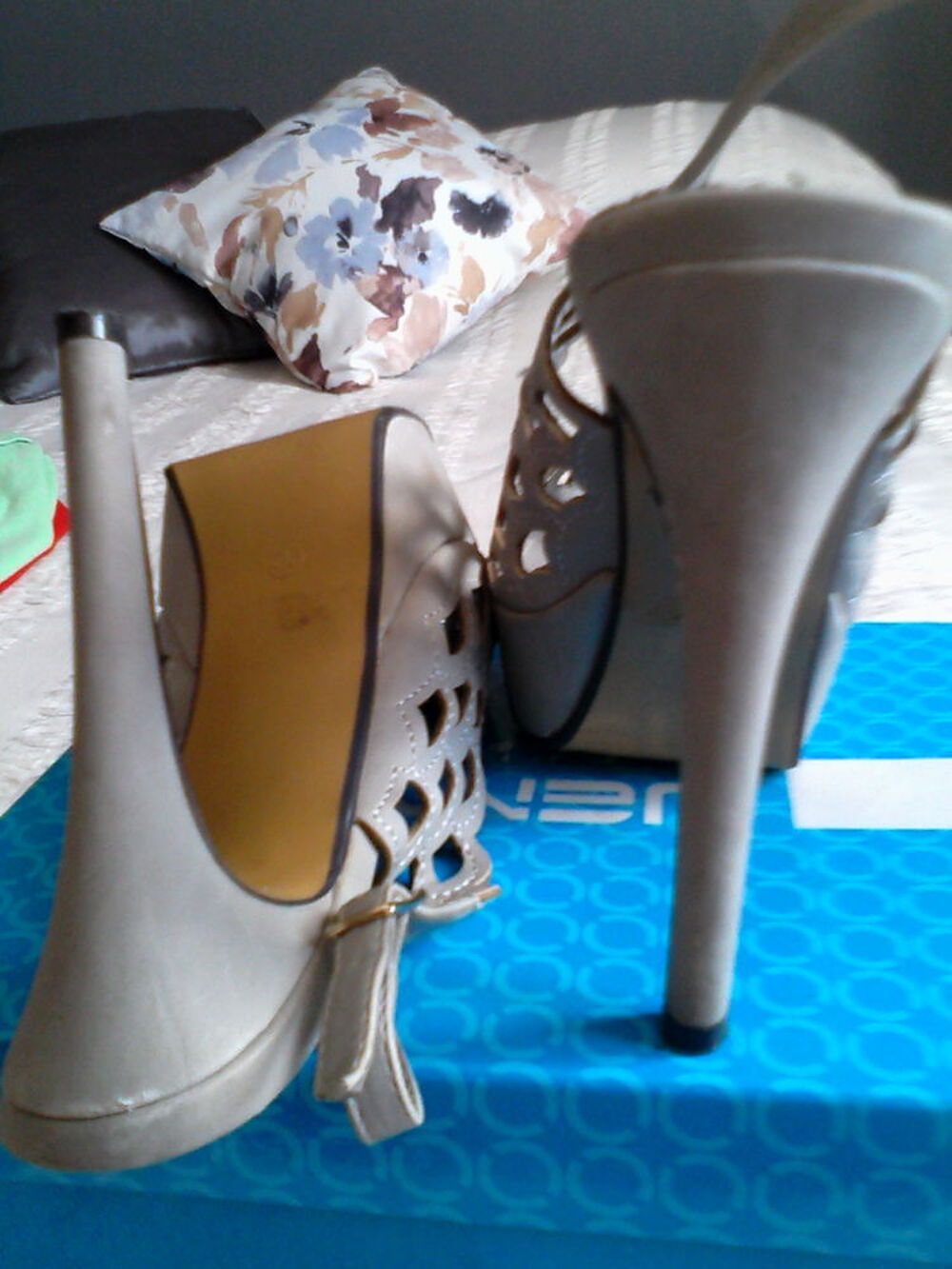 SANDALES GRIS CLAIR JENNIKA Chaussures