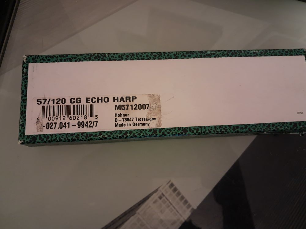 A saisir 2 harmonicats de marque Instruments de musique