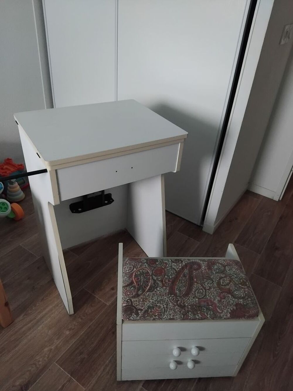 Meuble pour machine &agrave; coudre Meubles