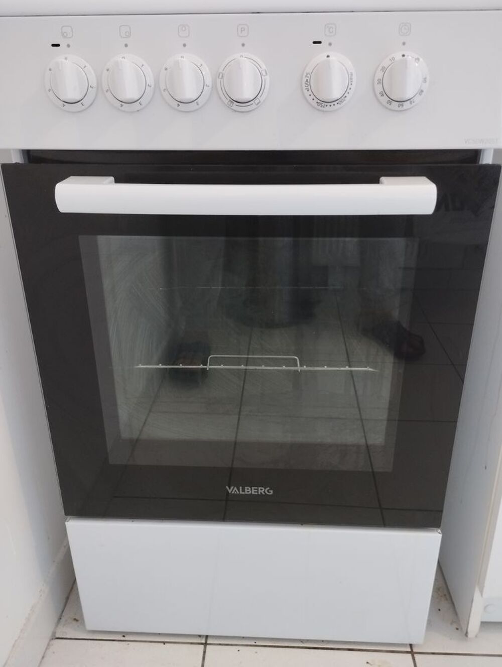 Cuisiniere vitroceramique 3 zones Electroménager