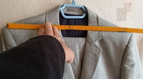 Beau costume du magasin Izac 30 Noisiel (77)