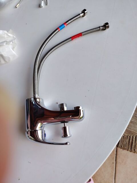 LE LOT 2 ROBINET BAIGNOIRE 30 EUROS 1 DONC 60 EUROS LE Simiane-Collongue (13)