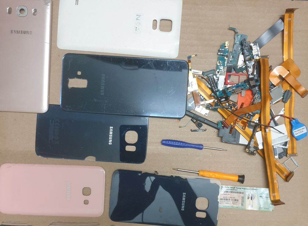 Lot de smartphones Samsung pour pi&egrave;ces 2 Téléphones et tablettes