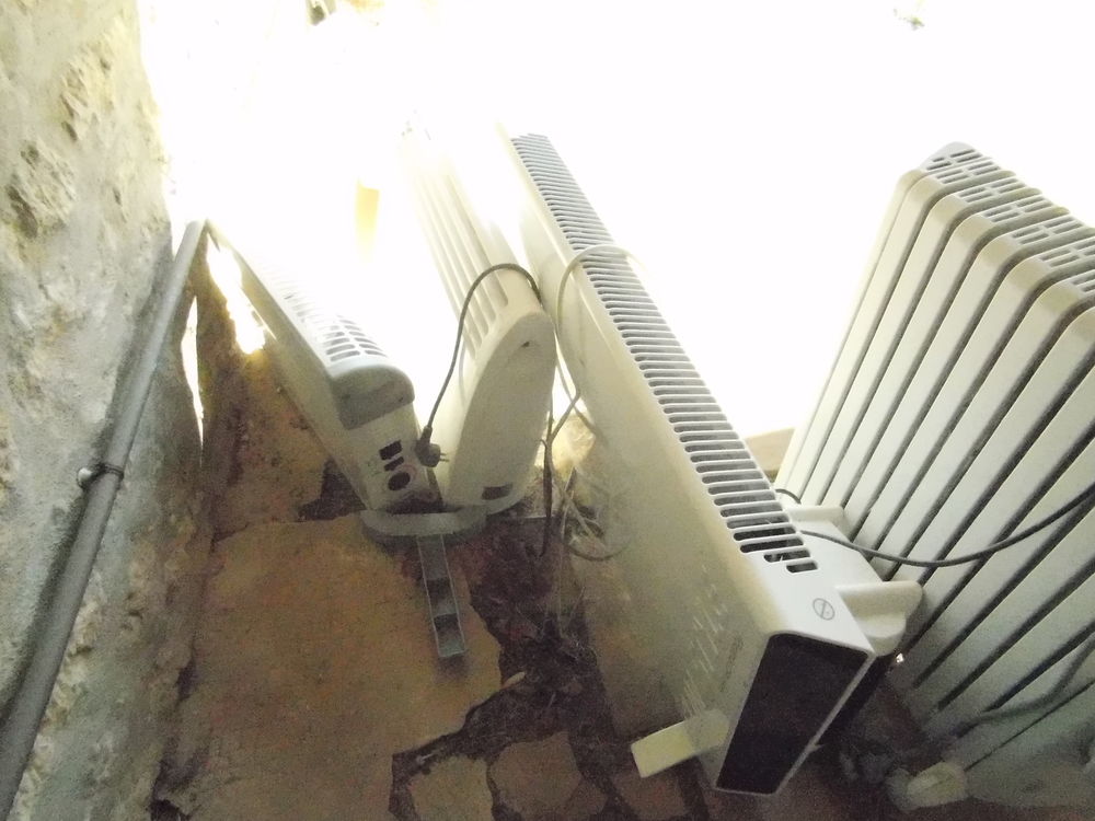  5 radiateurs, petit meuble informatique et 2 radior&eacute;veil Electroménager