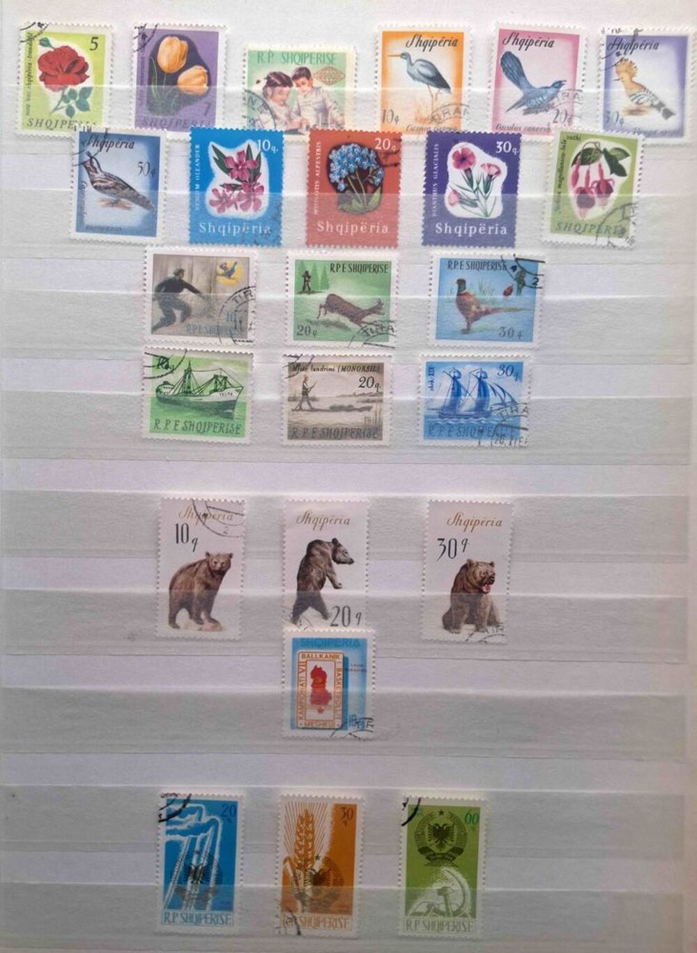 S&eacute;rie de timbres de collection d'Albanie 