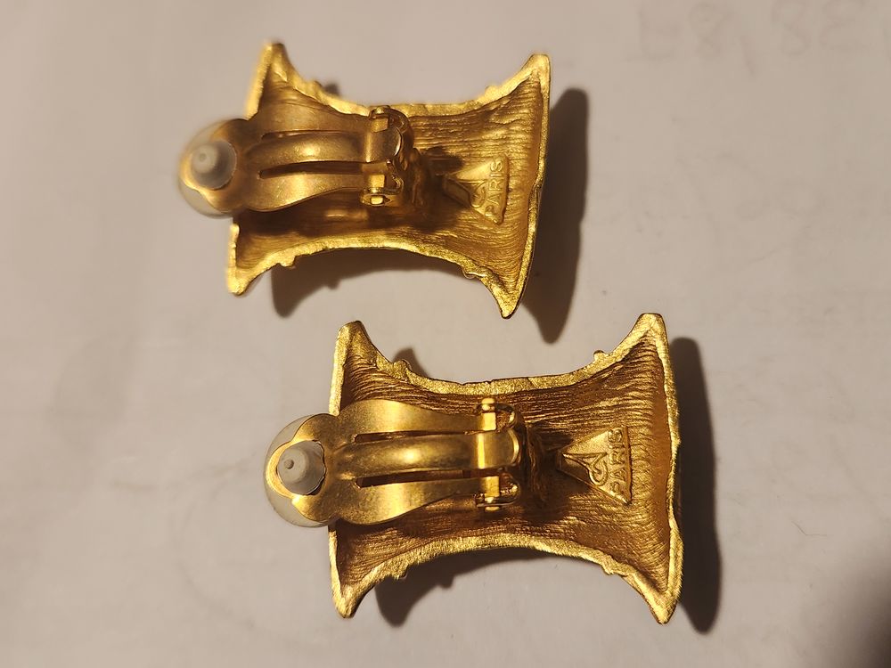 BO Boucles d'Oreilles Clip motif dor&eacute; ANTIGONA Bijoux et montres