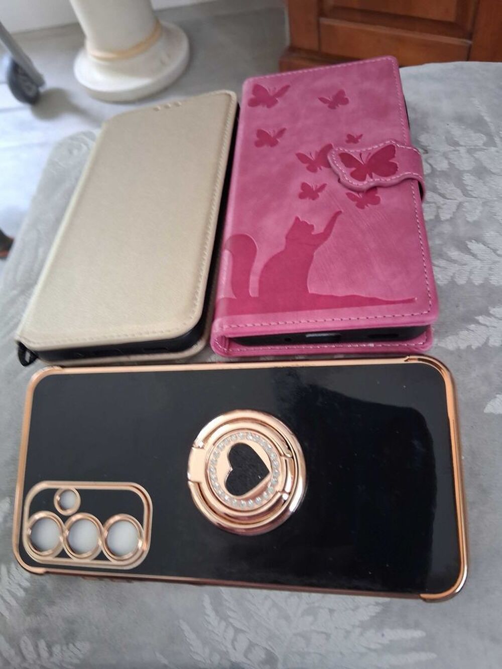 LOT DE TROIS ETUIS EN CUIR DONC UNE COQUE Accessoires