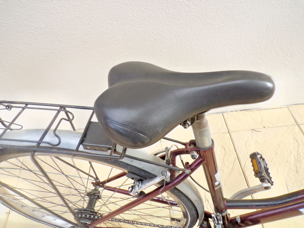VELO Femme VTC 18 vitesses Taille m peugeot country Vélos