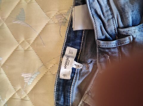 5 deux jeans taille 34
5 quatre short 34 20 Accolay (89)