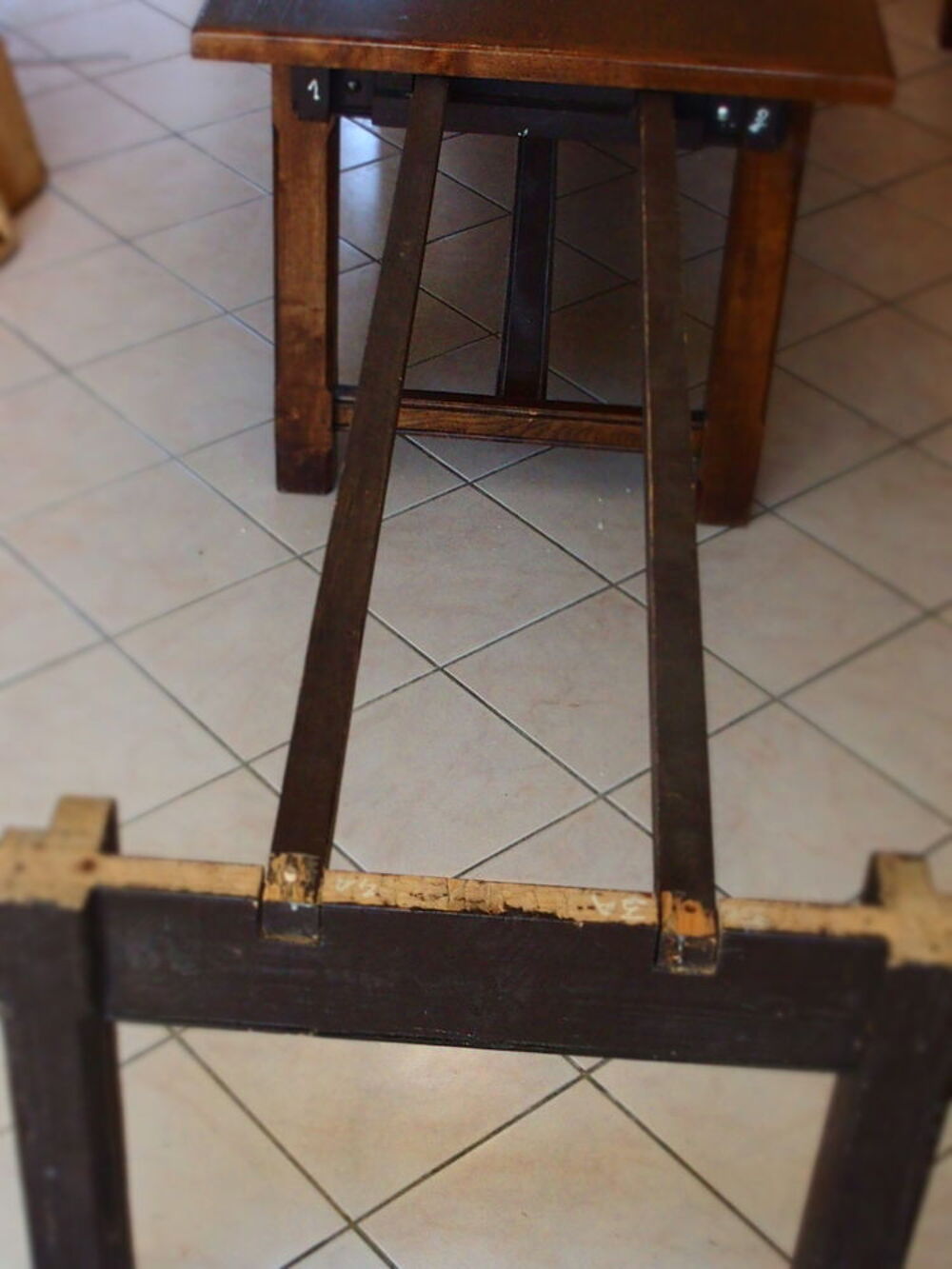 table de campagne pouvant recevoir 3 rallonges 
Meubles