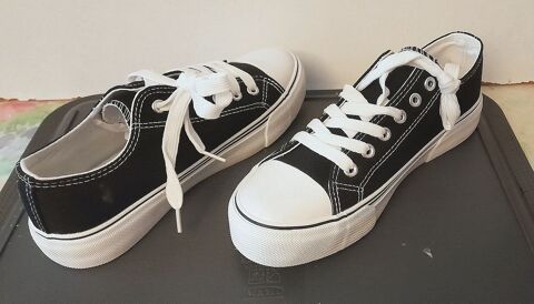 Une paire de Basket toile. P 37.5 10 Toulouse (31)