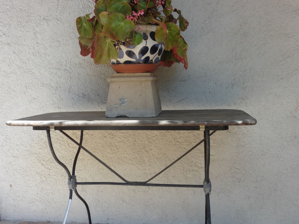 Petite table r&eacute;tro Meubles