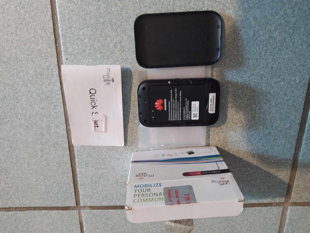 Point d'acc&egrave;s Wi-Fi 4G mobile HUAWEI - Noir
Matériel informatique