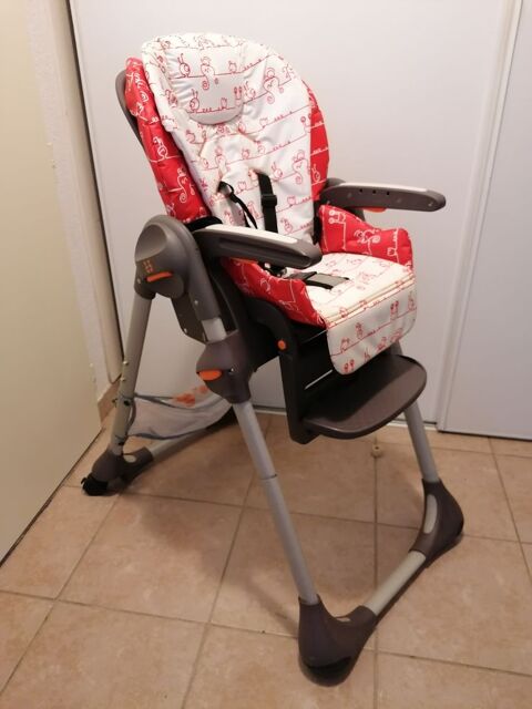 chaise haute bébé. 60 Valbonne (06)