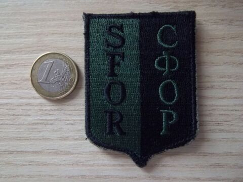 écusson obsolète !!! insigne militaire SFOR (vert et noir) 8 Valognes (50)