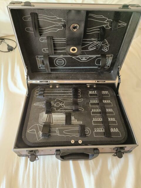 mallette a outils (vide) 35 75012 Paris