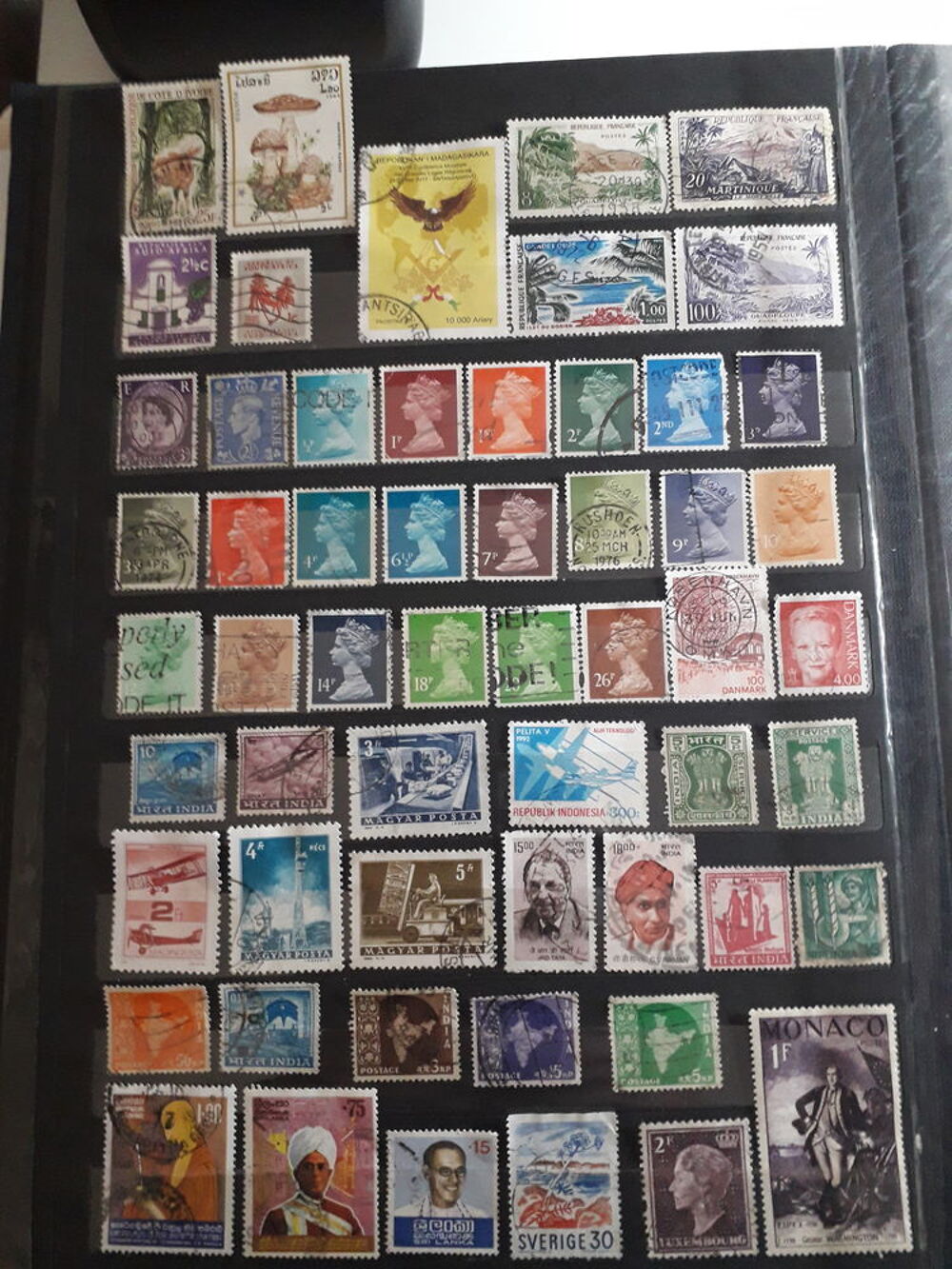 N.239 Lot de 206 timbres divers Pays 1,50€ 