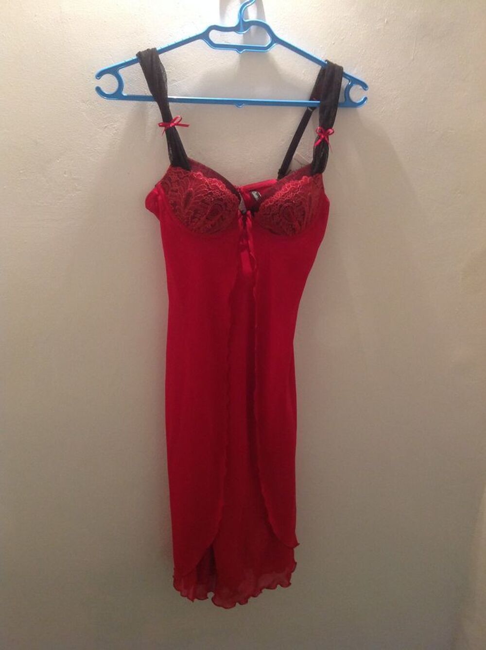 Nuisette rouge CHANTELLE neuf. Vêtements