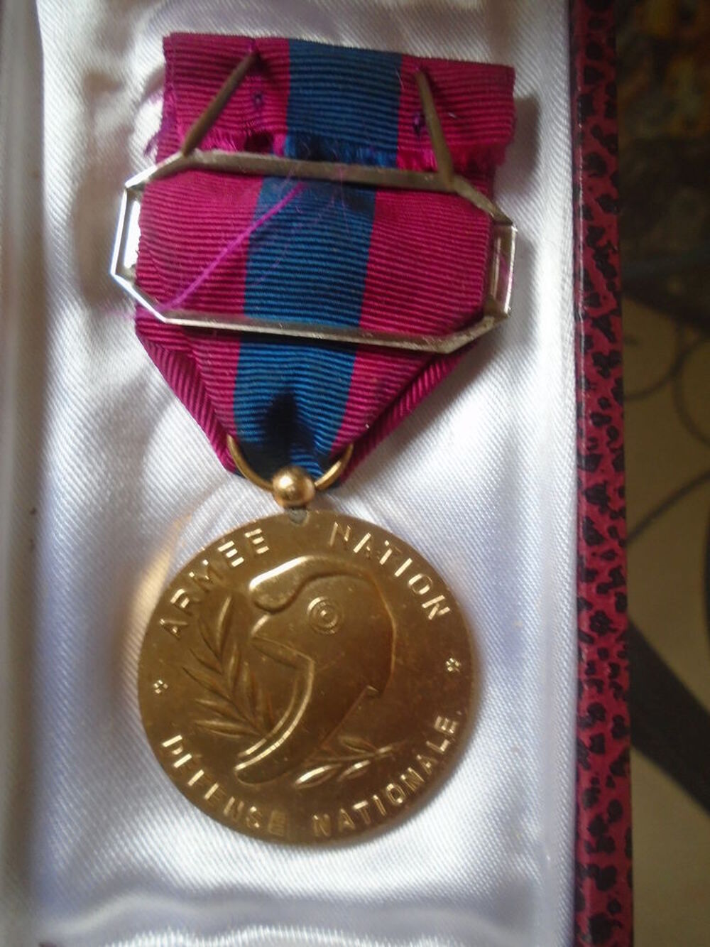 MEDAILLE MILITAIRE DEFENSE NATIONALE ARME BLINDEE 