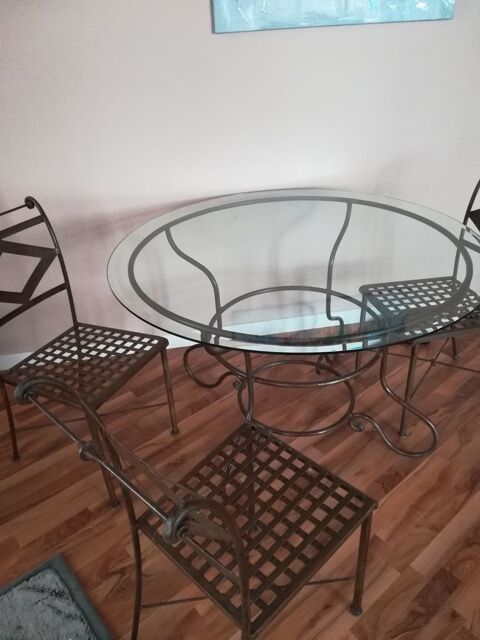 Table et 4 chaises en fer forg  150 Montigny-le-Bretonneux (78)