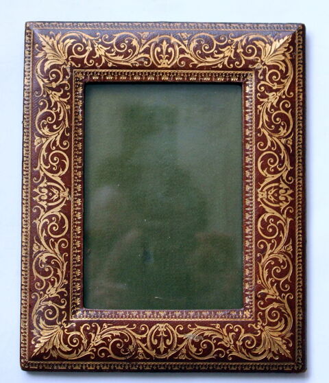 Cadre Napol�on III cuir marron rehauts dor�s
� suspendre ou 80 Issy-les-Moulineaux (92)