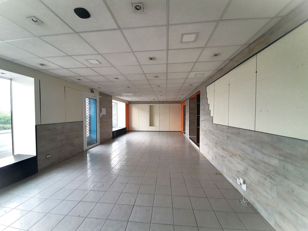 Vente Immeuble Local commercial + Appartement Bons-en-chablais