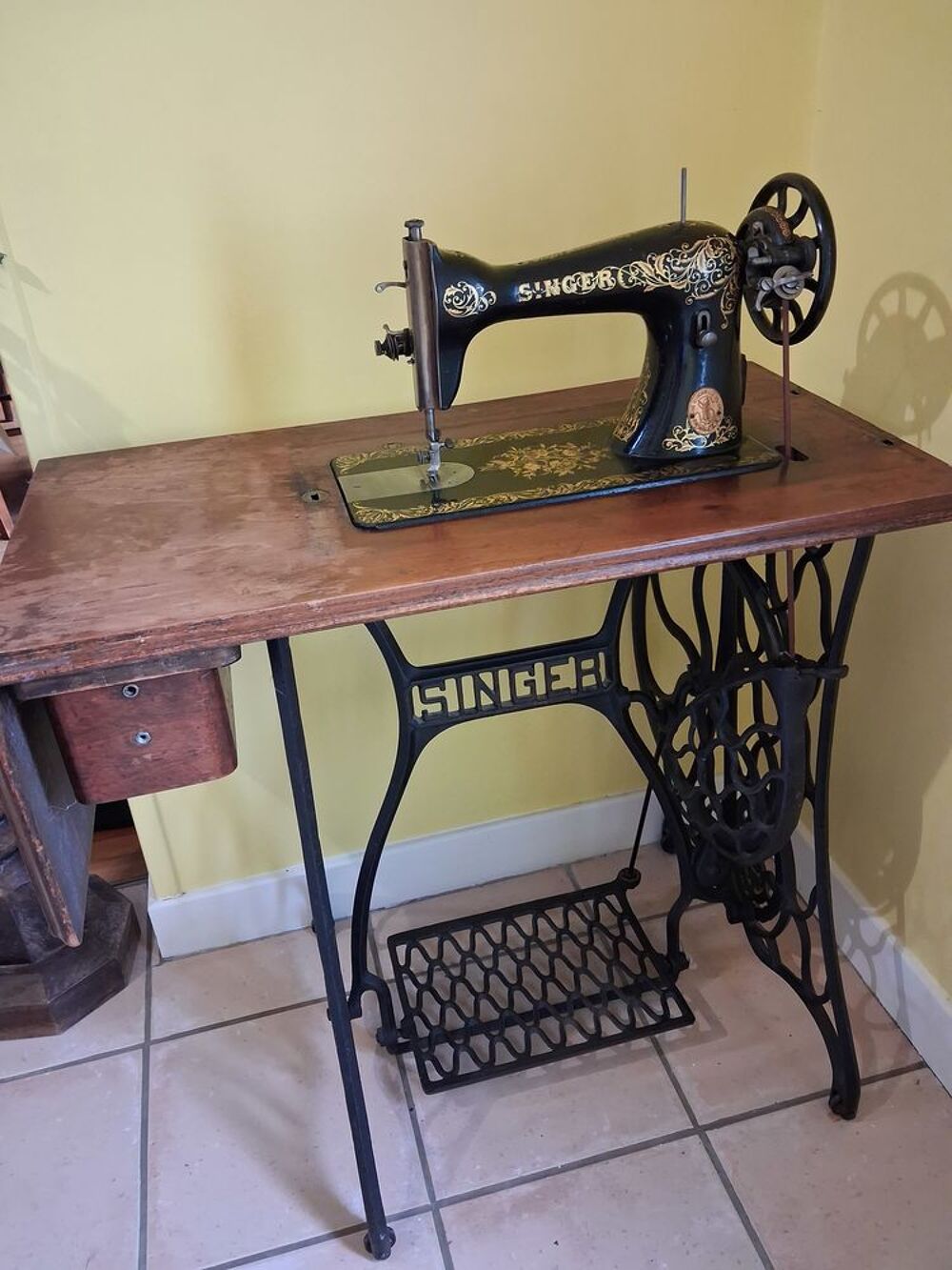 Machine &agrave; coudre singer Meubles