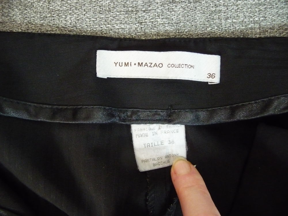 Pantalon Droit Noir &agrave; Fines Rayures Noir- Yumi Mazao Vêtements