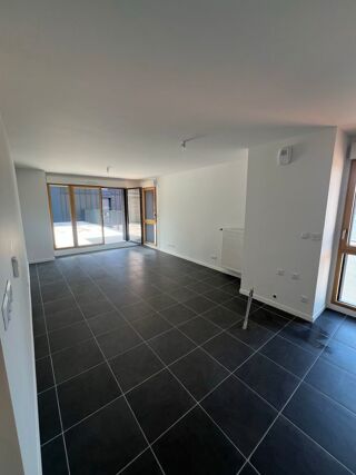  Appartement à louer 2 pièces 57 m² Tours