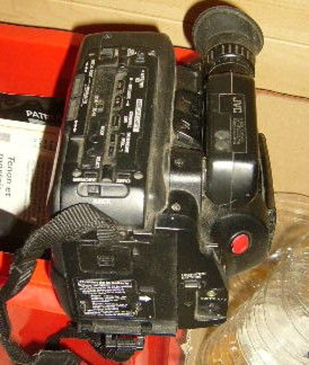Camescope VHSC JVC GR-AX15S &agrave; r&eacute;parer ou pi&eacute;ces Photos/Video/TV