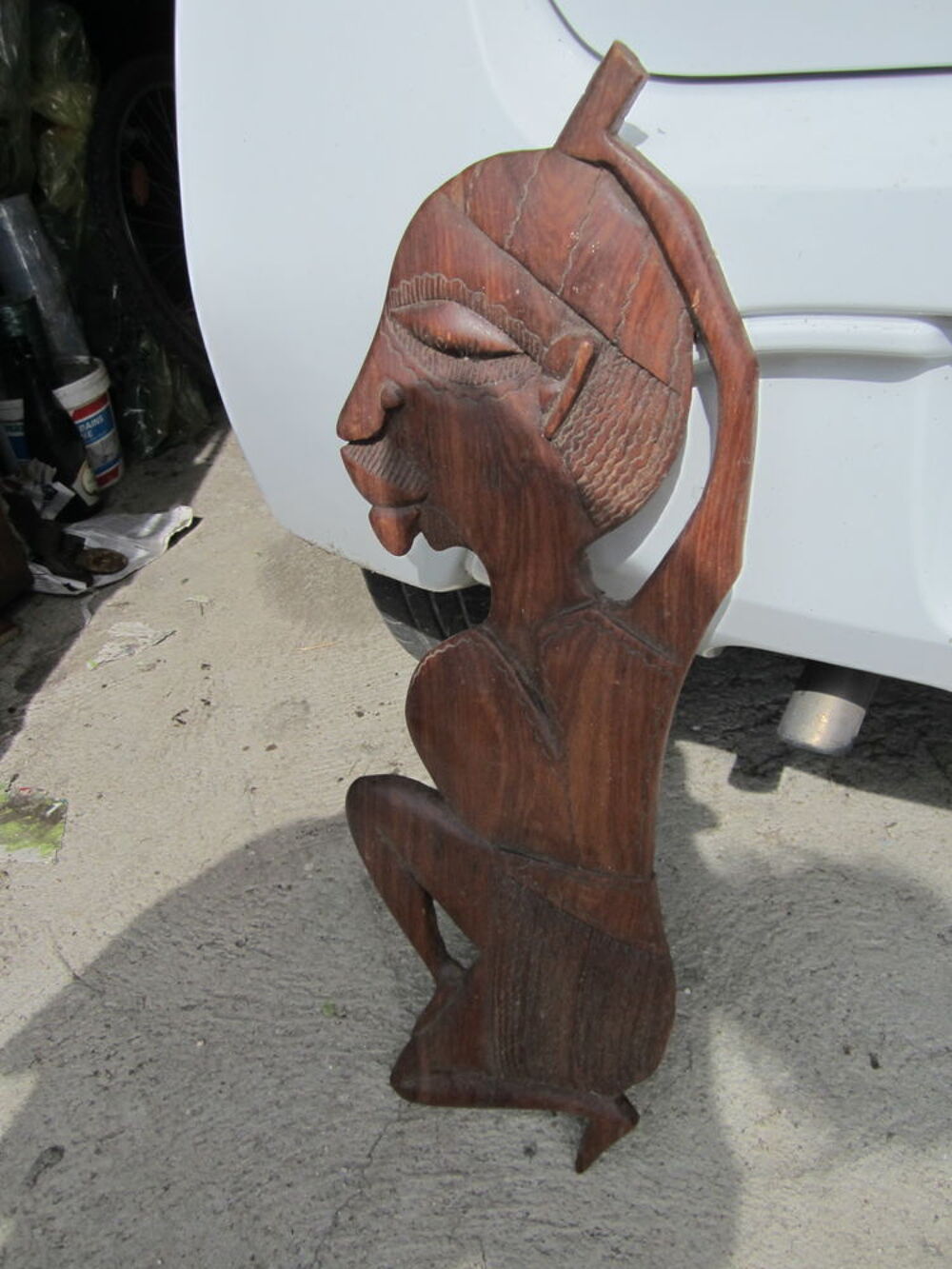 STATUE DE BOIS ASIATIQUE? PARFAIT ETAT 
A VOIR SUR PLACE ,5e Maroquinerie