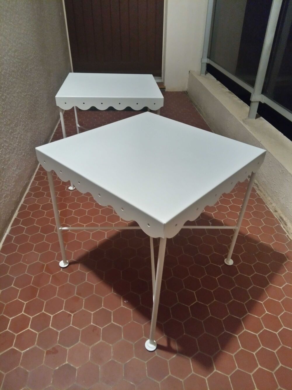deux tables m&eacute;tal blanche Meubles