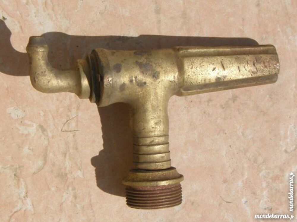 Robinet ancien en cuivre (mod&egrave;le N&deg;3) Décoration