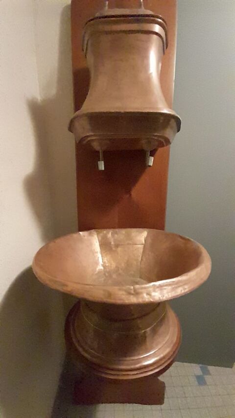 Fontaine en cuivre avec support 40 Montsalvy (15)