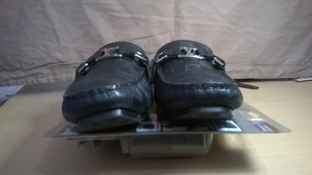 mocassins Vuitton en cuir noir vintage. Chaussures