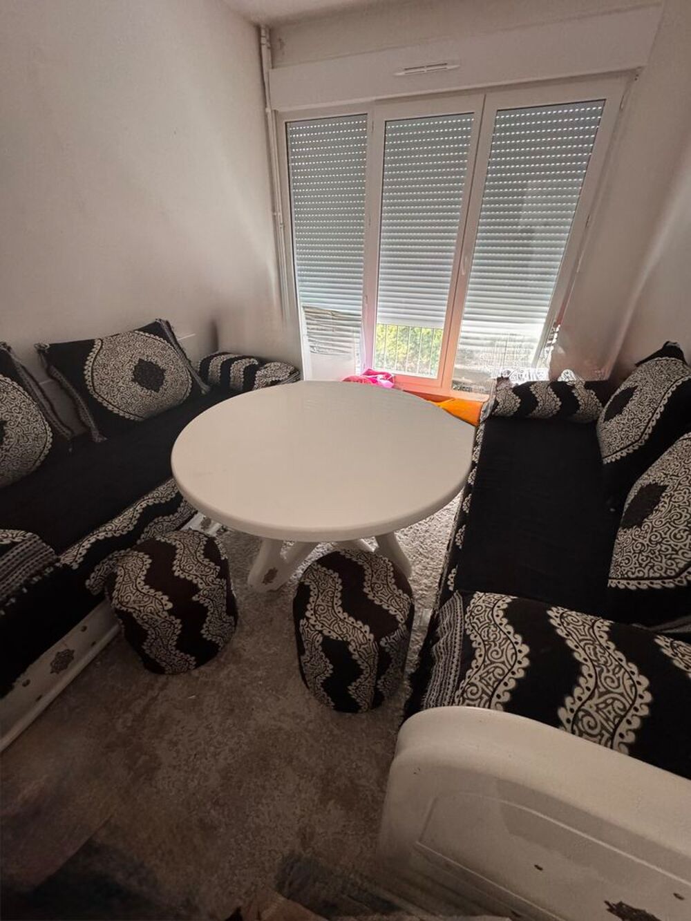 Canap&eacute; Marocain et table Meubles