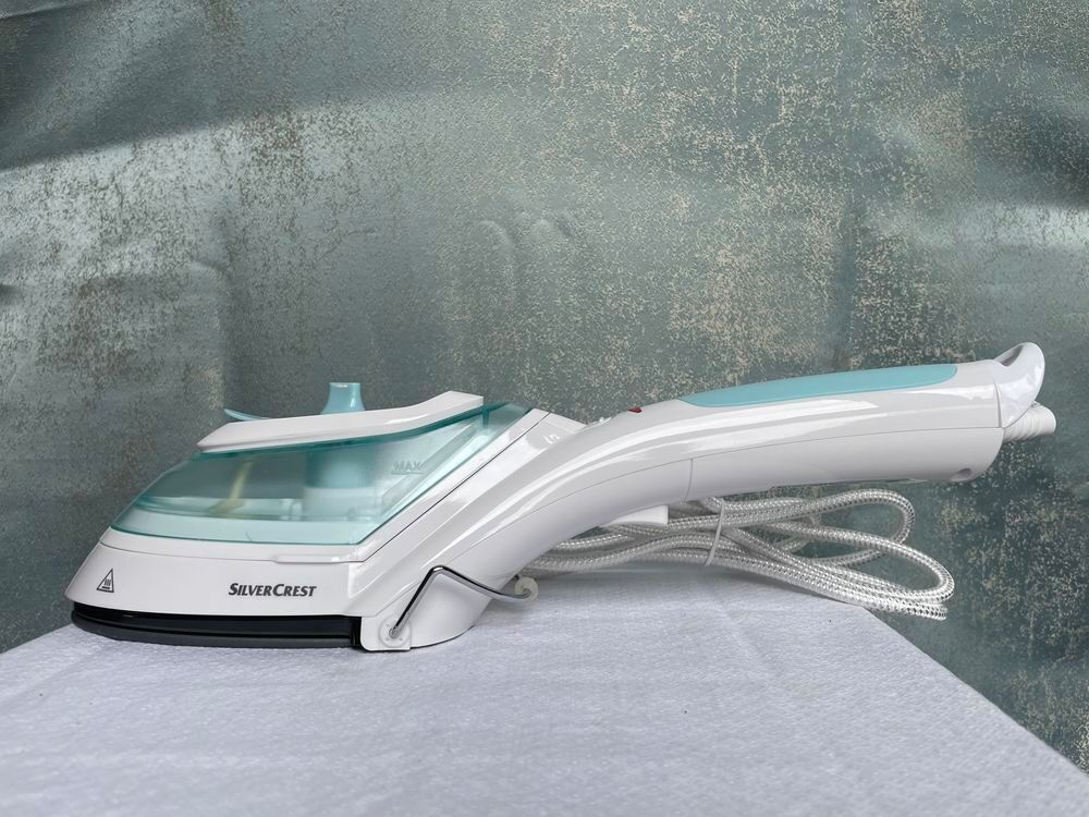 D&eacute;froisseur &agrave; main Silvercrest €" Tr&egrave;s bon &eacute;tat €" 12€&macr;€ - Pratique et efficace pour d&eacute;froisser sans fer &agrave; repasser ! Electroménager