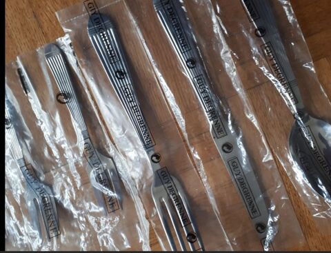 Couverts Guy Degrenne NEUFS - 8 fourchettes �  dessert - 16 euros 16 Villemomble (93)
