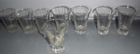 8 verres à digestif différents modèles 2 Colombier-Fontaine (25)