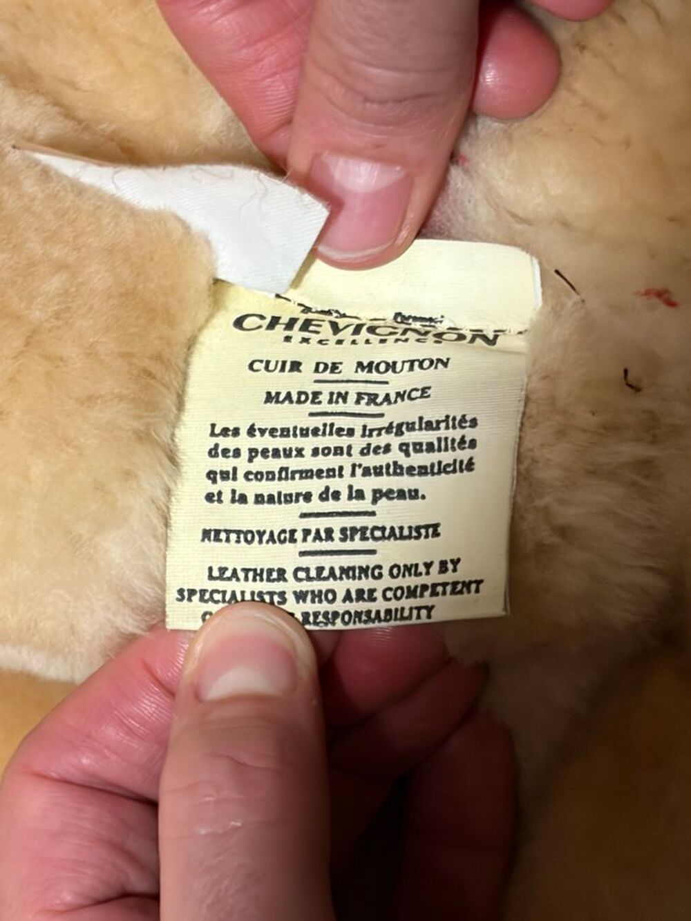 V&eacute;ritable Blouson Bombardier Chevignon en Peau Lain&eacute;e Vêtements